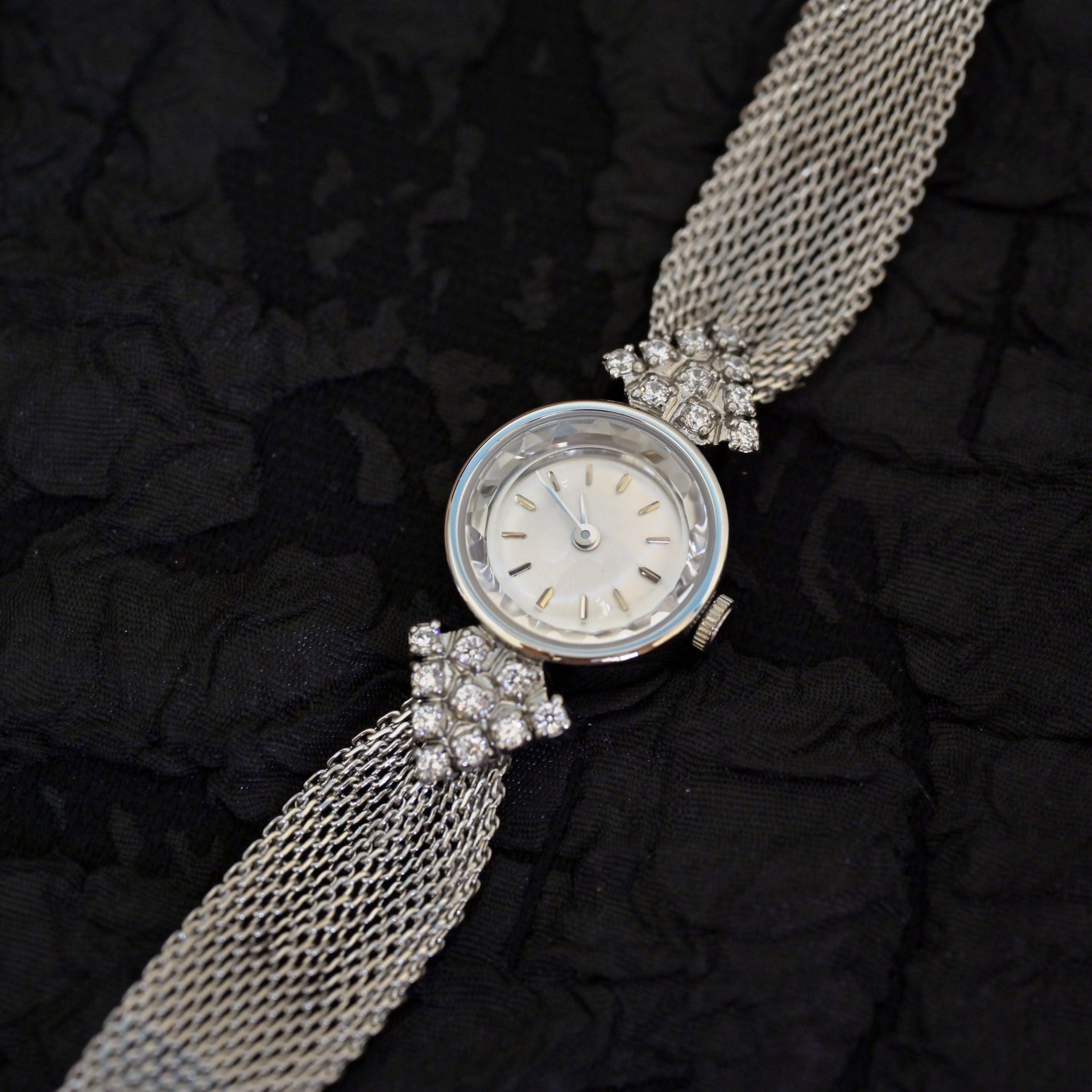 Elegant Women’s Jewelry ⌚🌸
