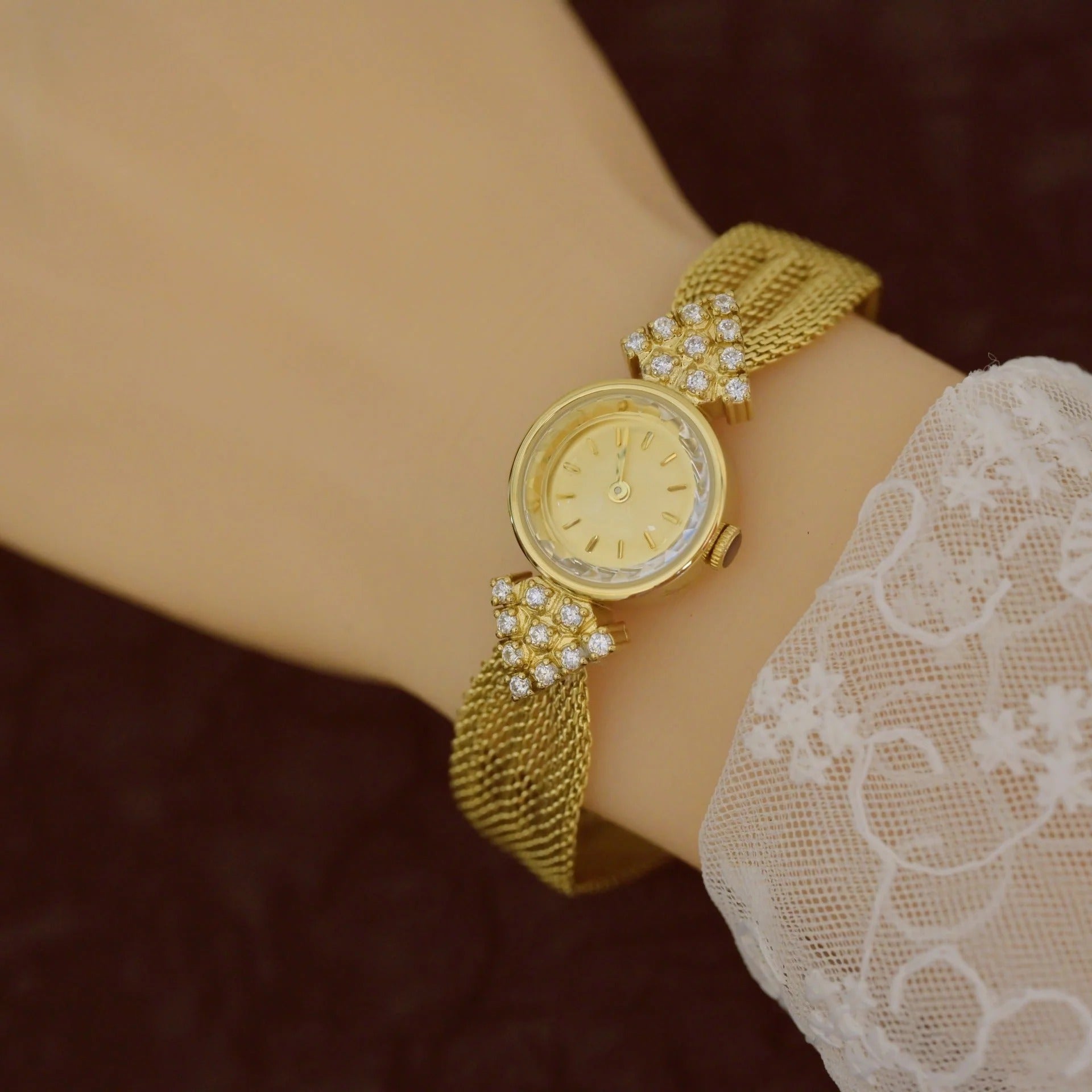 Elegant Women’s Jewelry ⌚🌸