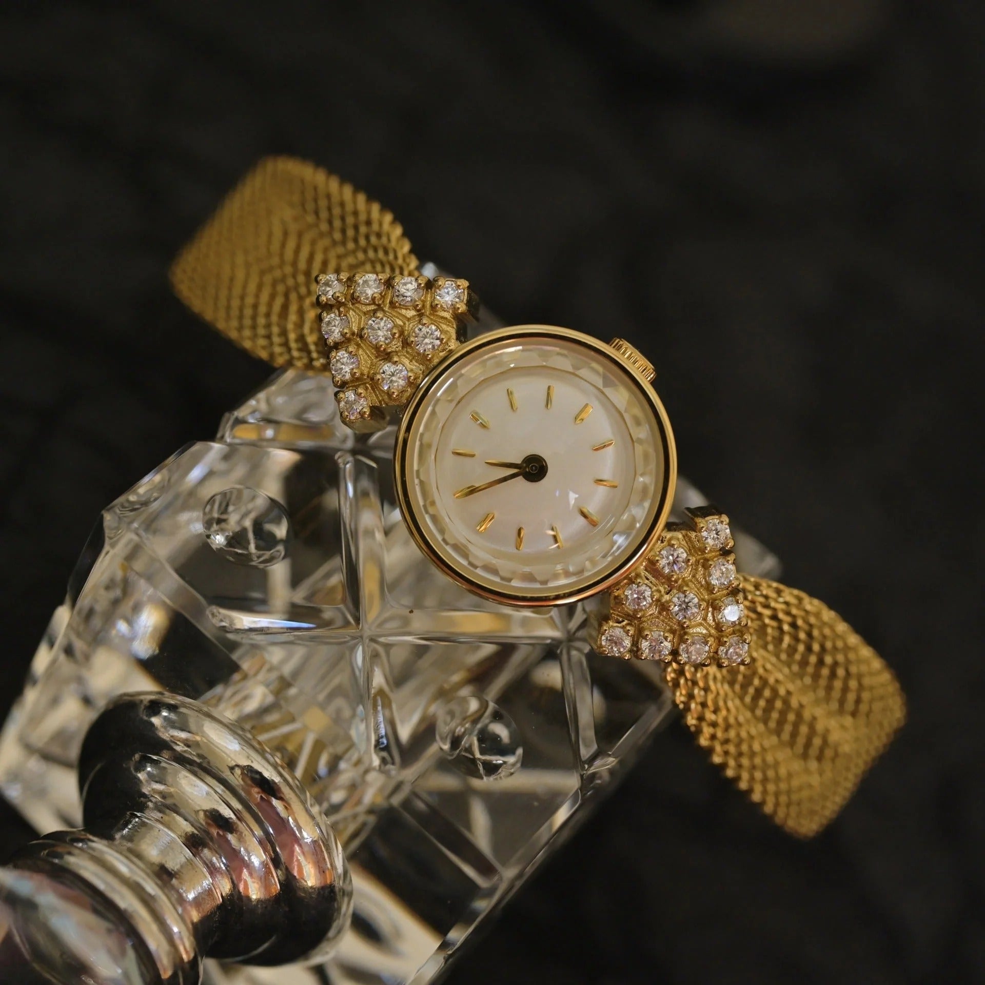 Elegant Women’s Jewelry ⌚🌸